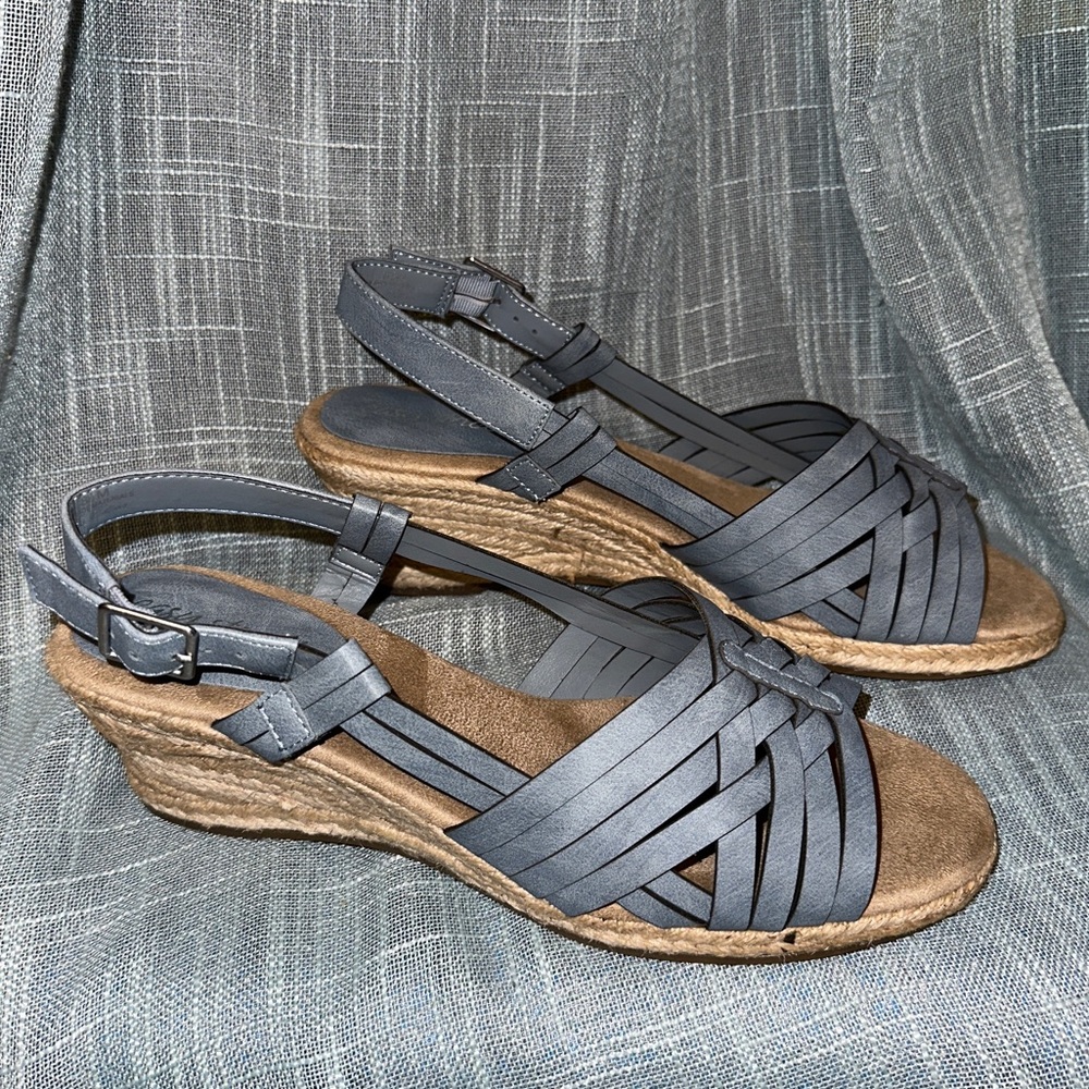 Easy Street Espadrille Wedge Sandals sz 8.5